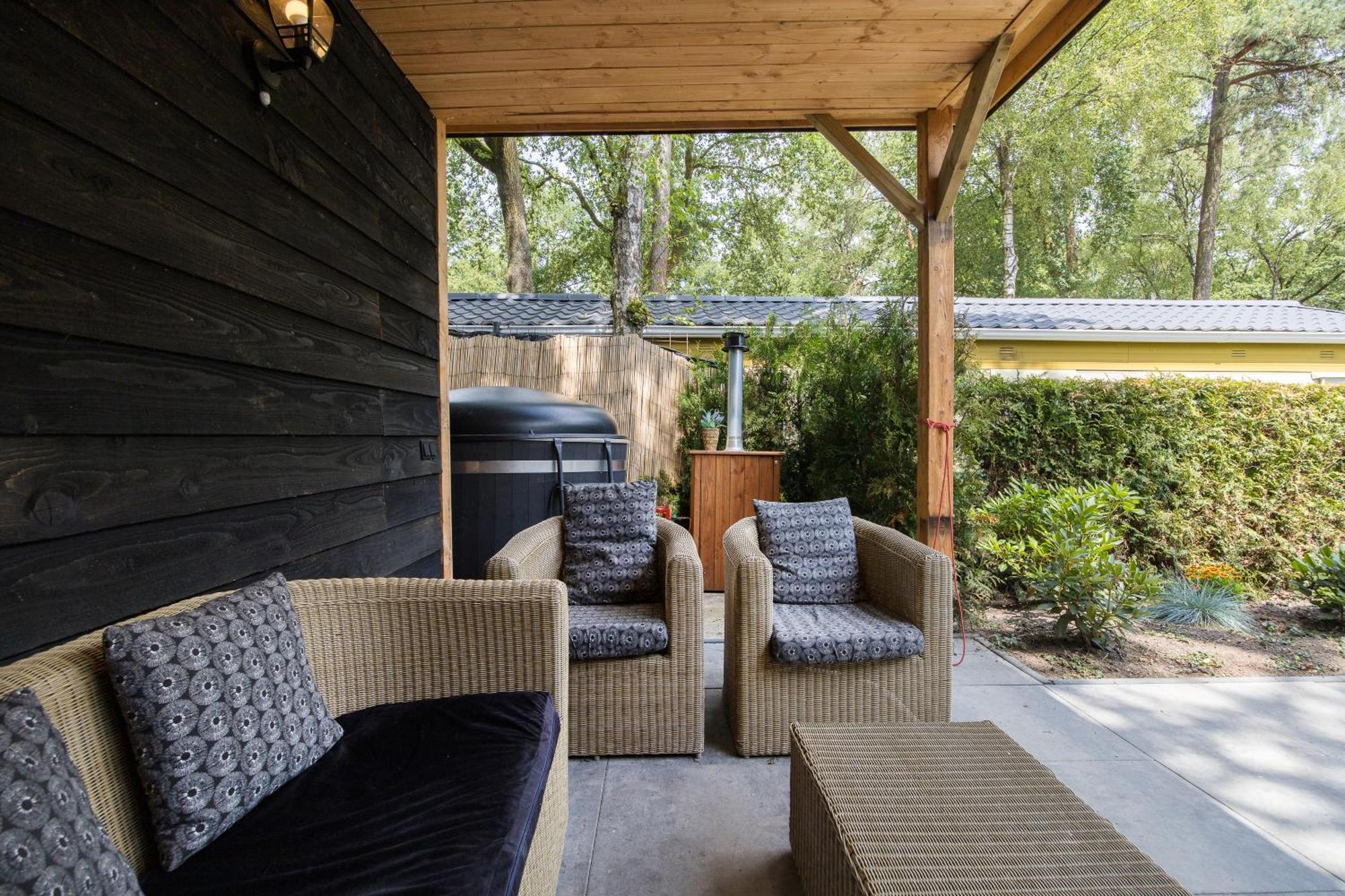 Veluwe Hoenderloo Luxury Chalet With Private Sauna And Hot Tub - Swimming Pool Tennis Court Supermarket Bowling Alley Theatre And Entertainment For Children 외부 사진