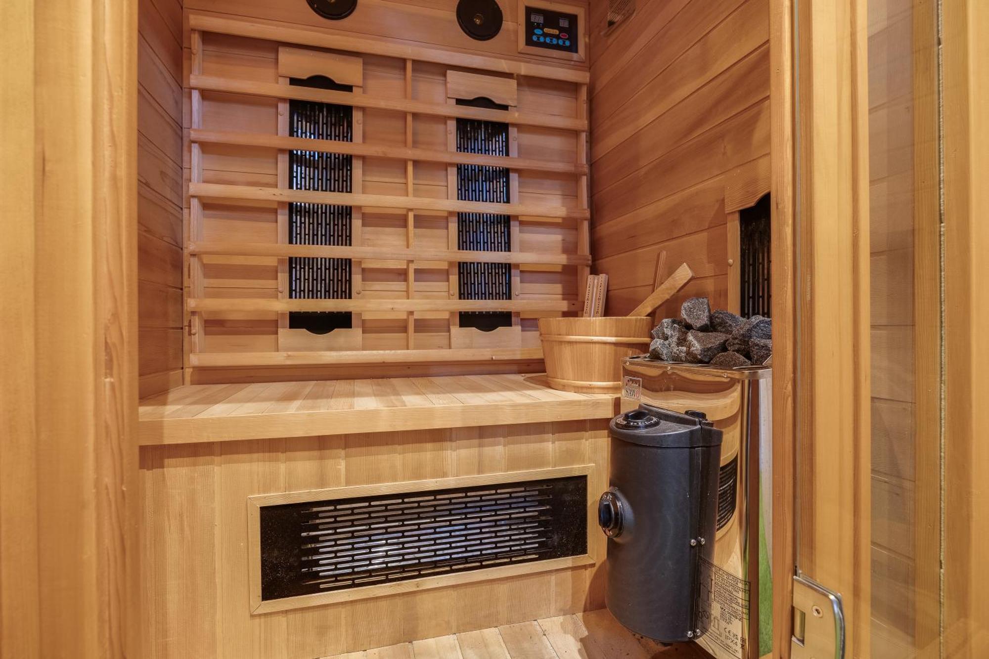 Veluwe Hoenderloo Luxury Chalet With Private Sauna And Hot Tub - Swimming Pool Tennis Court Supermarket Bowling Alley Theatre And Entertainment For Children 외부 사진