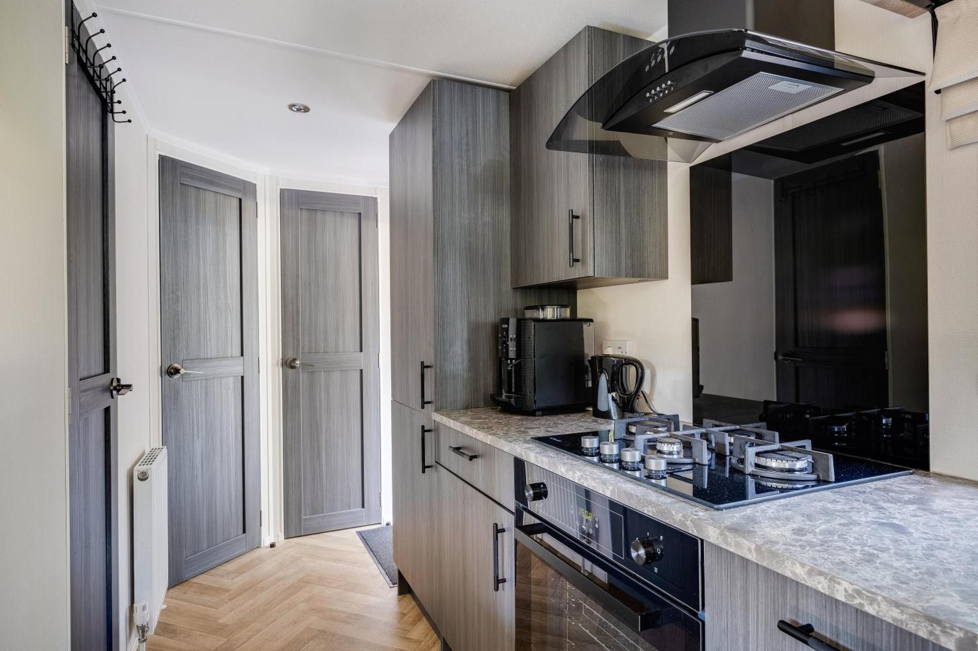 Veluwe Hoenderloo Luxury Chalet With Private Sauna And Hot Tub - Swimming Pool Tennis Court Supermarket Bowling Alley Theatre And Entertainment For Children 외부 사진